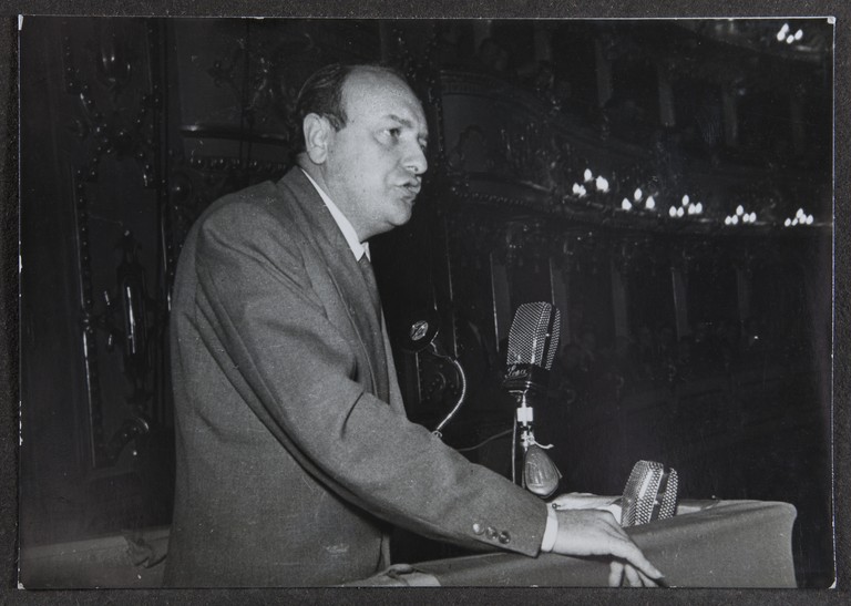 Reggio Emilia, 1955, Teatro Valli, Festeggiamenti per l'80° di Alcide Cervi, oratore